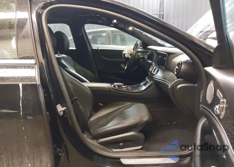 2018 Mercedes-Benz E 300 4Matic z USA, uszkodzony, nr VIN WDDZF4KB2JA334544